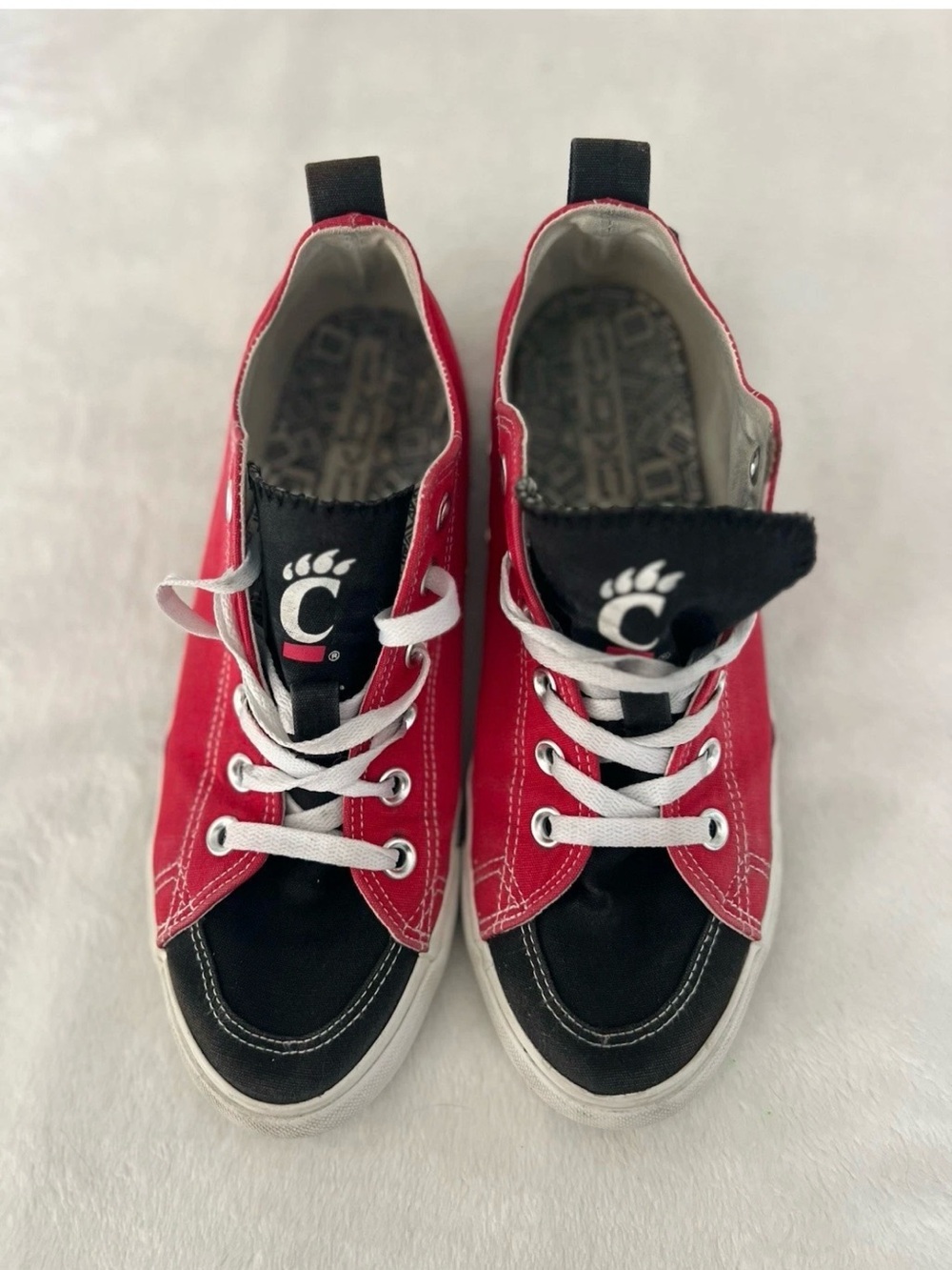 Cincinnati Bearcats 8 Red and Black Lace-Up Women's Sneakers Skicks
